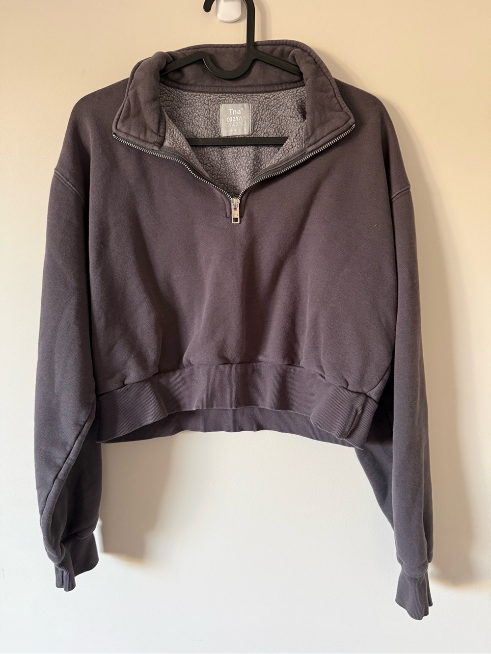 78. | TNA | Cozy AF | Cropped Zip-Neck Sweatshirt | M - Picture 2 of 5